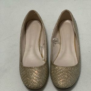 David’s bridal bling flats size 8
$20